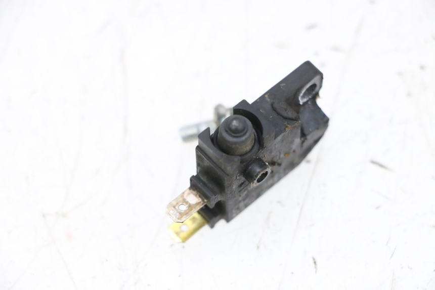 photo de RIGHT STOP LIGHT SWITCH YAMAHA MT-07 MT07 ABS 700 (2018 - 2020) - Zoom on usage condition