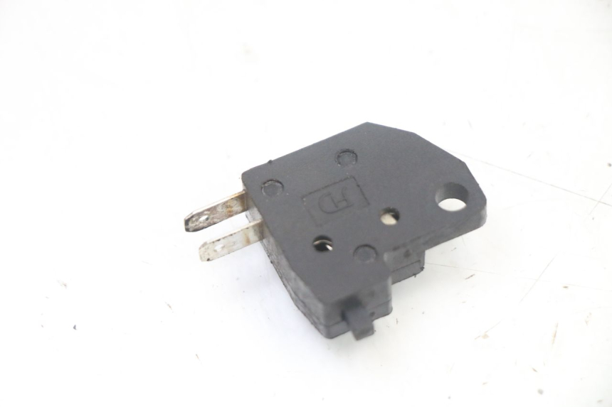 photo de RIGHT STOP LIGHT SWITCH PEUGEOT KISBEE 4T 50 (2018 - 2022)