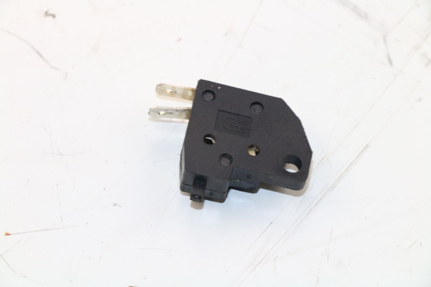 photo de RIGHT STOP LIGHT SWITCH PEUGEOT KISBEE 4T 50 (2010 - 2017)