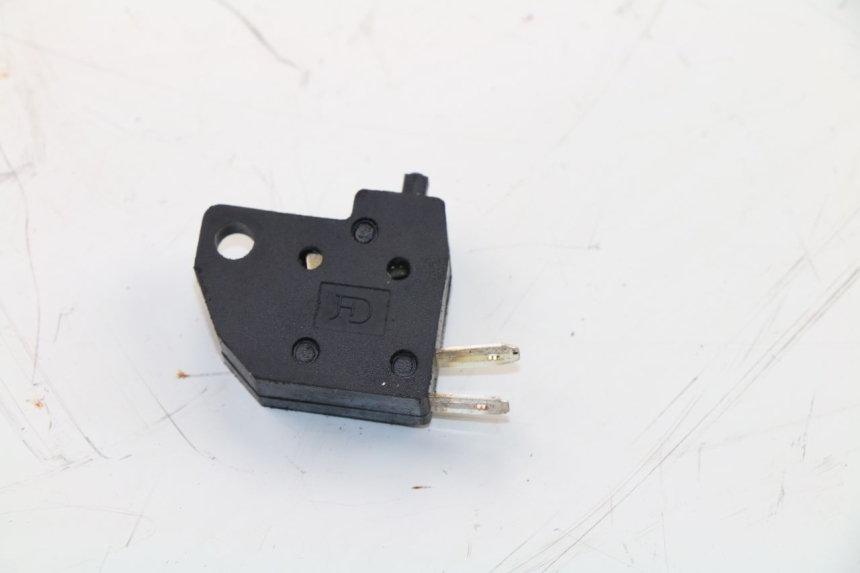 photo de RIGHT STOP LIGHT SWITCH PEUGEOT KISBEE 4T 50 (2010 - 2017)