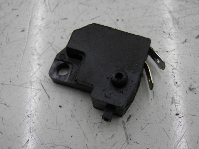 photo de RIGHT BRAKE LIGHT SWITCH PEUGEOT TWEET 4T 50 (2010 - 2014)