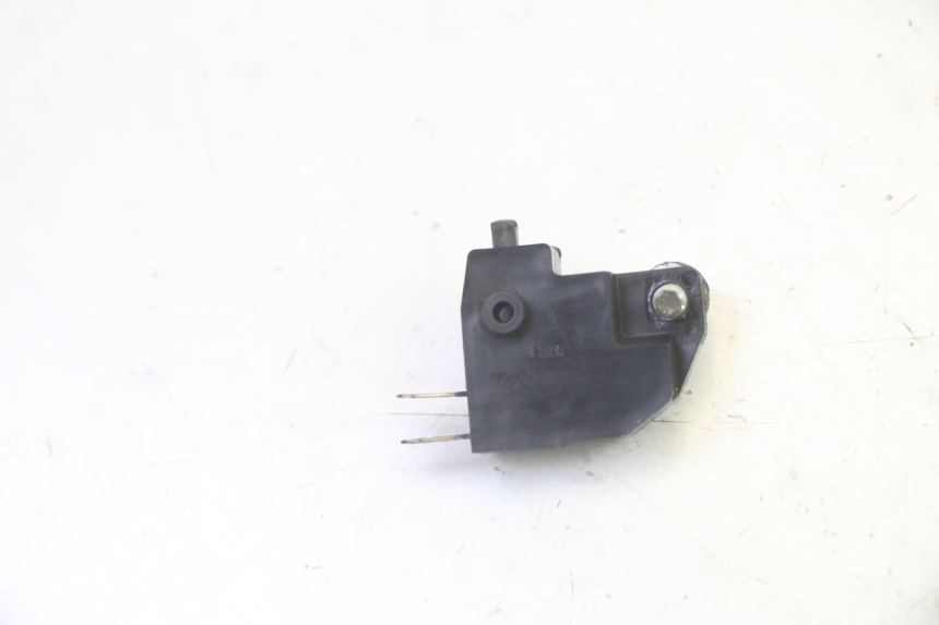 photo de RIGHT BRAKE LIGHT SWITCH PEUGEOT SATELIS 125 (2010 - 2012) - Zoom on usage condition