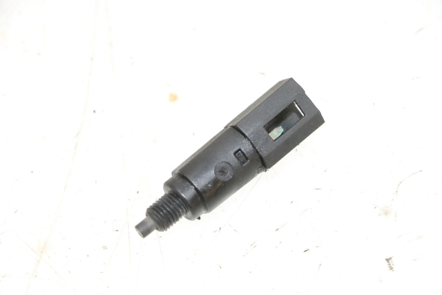 photo de RIGHT STOP LIGHT SWITCH PIAGGIO X8 125 (2004 - 2007) - Zoom on usage condition
