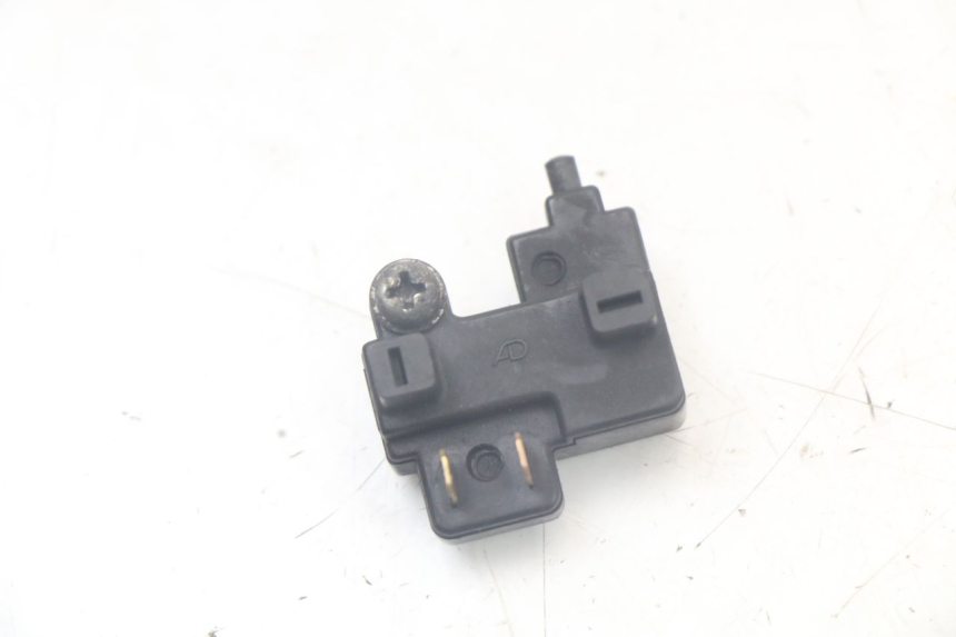 photo de RIGHT BRAKE LIGHT SWITCH YAMAHA FJR ABS 1300 (2006 - 2012)