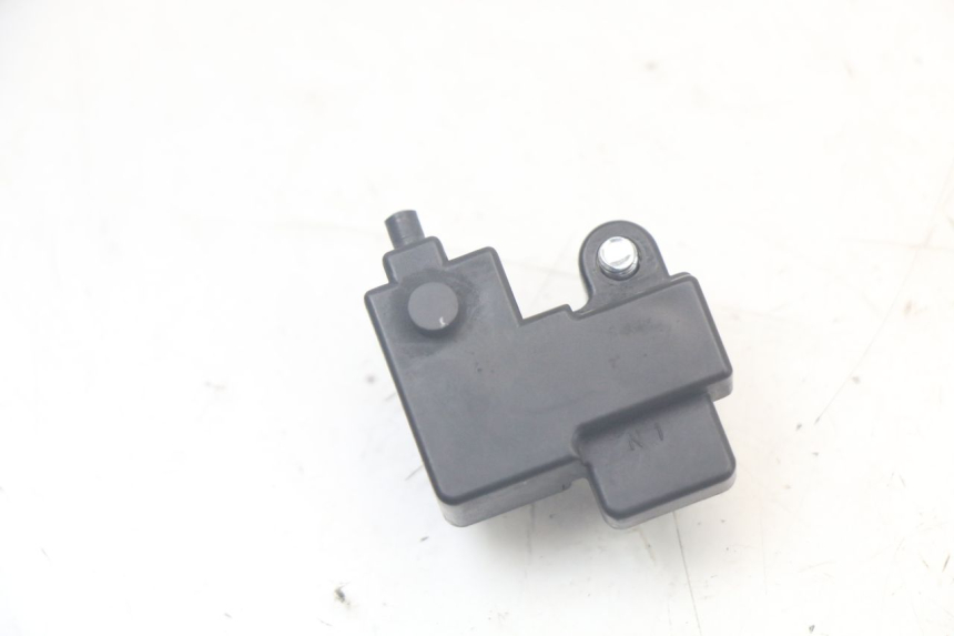 photo de RIGHT BRAKE LIGHT SWITCH YAMAHA FJR ABS 1300 (2006 - 2012)