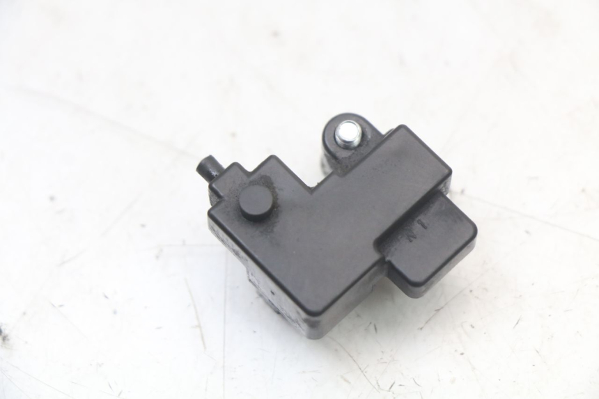 photo de RIGHT BRAKE LIGHT SWITCH YAMAHA FJR ABS 1300 (2006 - 2012)