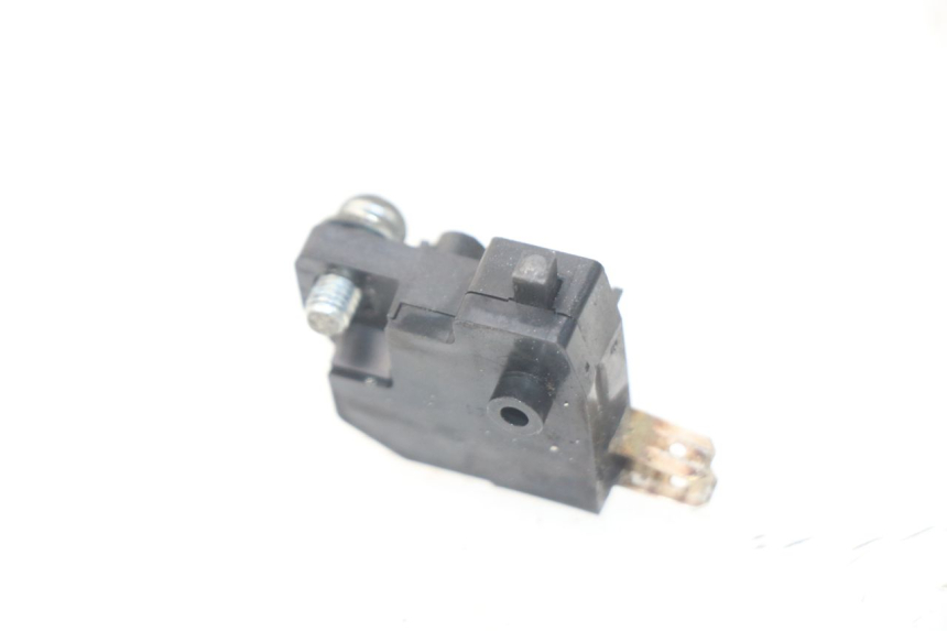 photo de LEFT STOP LIGHT SWITCH PEUGEOT SATELIS 300 (2012 - 2015) - Zoom on usage condition