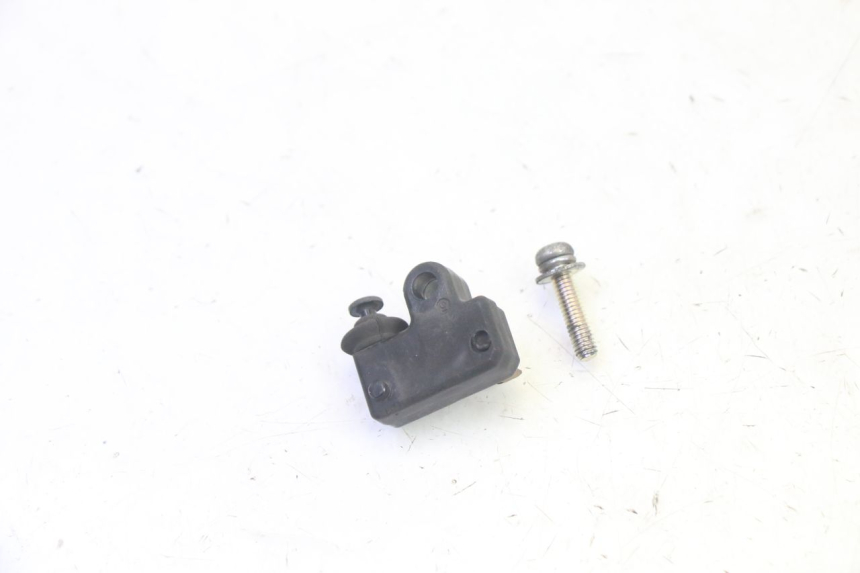 photo de LEFT STOP LIGHT SWITCH YAMAHA X-MAX XMAX 125 (2010 - 2013) - Alternative perspective