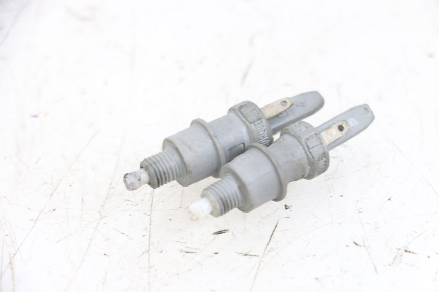 photo de STOP LIGHT SWITCH PEUGEOT LUDIX 50 (2008 - 2017) - Zoom on usage condition