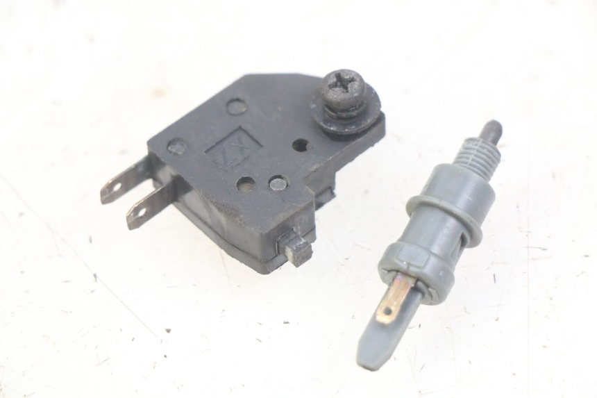 photo de STOP LIGHT SWITCH PEUGEOT KISBEE 2T 50 (2010 - 2017)