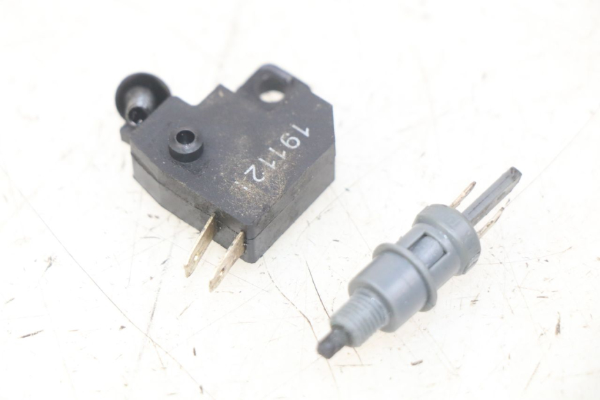 photo de STOP LIGHT SWITCH PEUGEOT KISBEE 4T 50 (2018 - 2022)