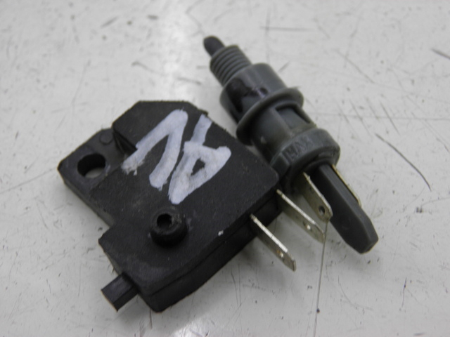 photo de STOP LIGHT SWITCH PEUGEOT KISBEE 4T 50 (2010 - 2017)