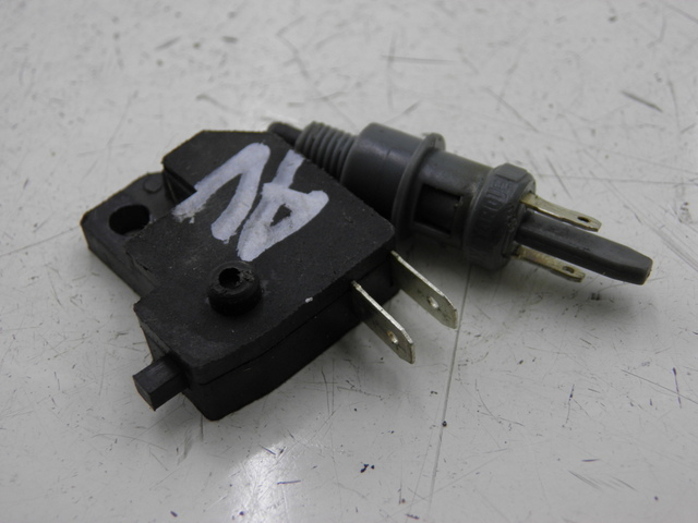 photo de STOP LIGHT SWITCH PEUGEOT KISBEE 4T 50 (2010 - 2017)