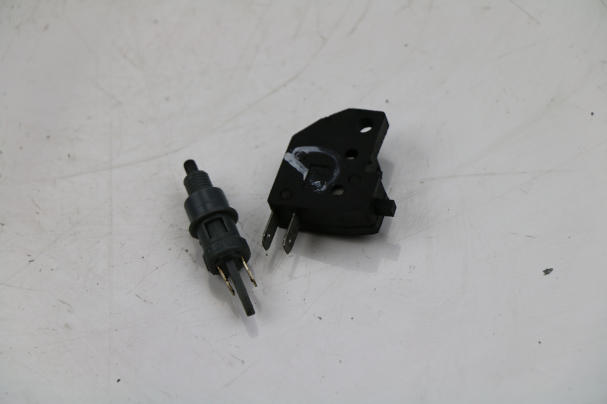 photo de STOP LIGHT SWITCH PEUGEOT KISBEE 4T 50 (2010 - 2017)