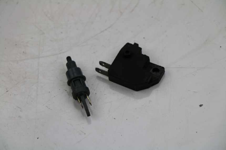 photo de STOP LIGHT SWITCH PEUGEOT KISBEE 4T 50 (2010 - 2017)