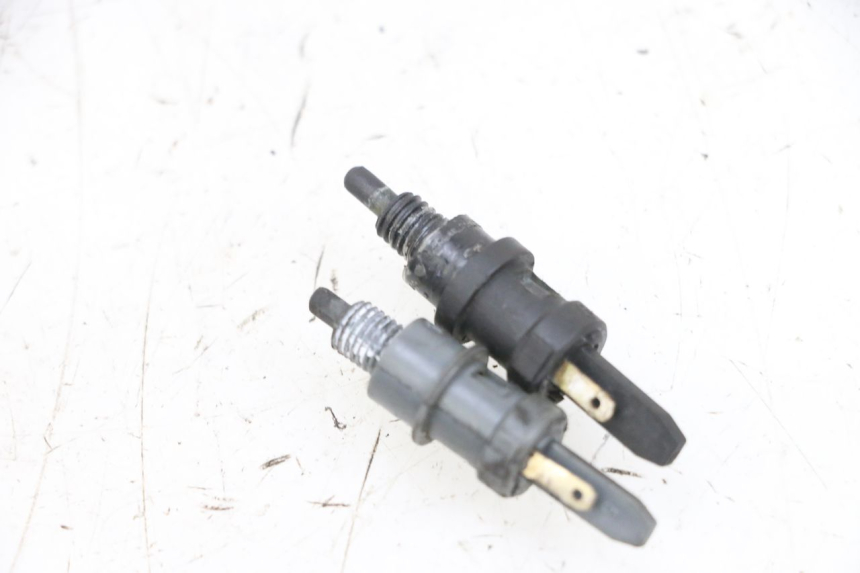 photo de STOP LIGHT SWITCH PEUGEOT SPEEDFIGHT 4 4T EFI 50 (2021 - 2025) - Zoom on usage condition