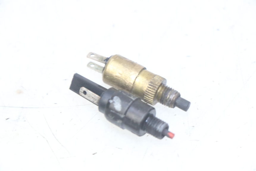 photo de STOP LIGHT SWITCH YAMAHA YP MAJESTY 125 (2007 - 2010)
