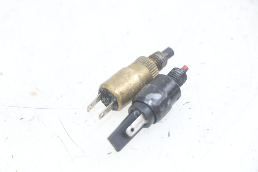 photo de STOP LIGHT SWITCH YAMAHA YP MAJESTY 125 (2007 - 2010)