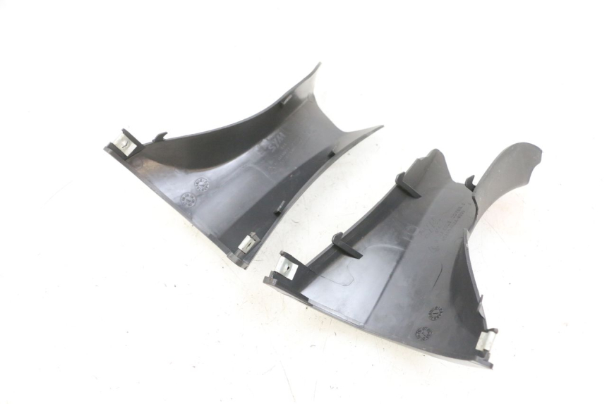 photo de HANDLE BAR REAR PANEL SYM GTS EVO 125 (2009 - 2013) - Zoom on usage condition