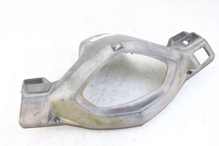 photo de REAR HANDLEBAR COVER HONDA SCV LEAD 100 (2003 - 2007)