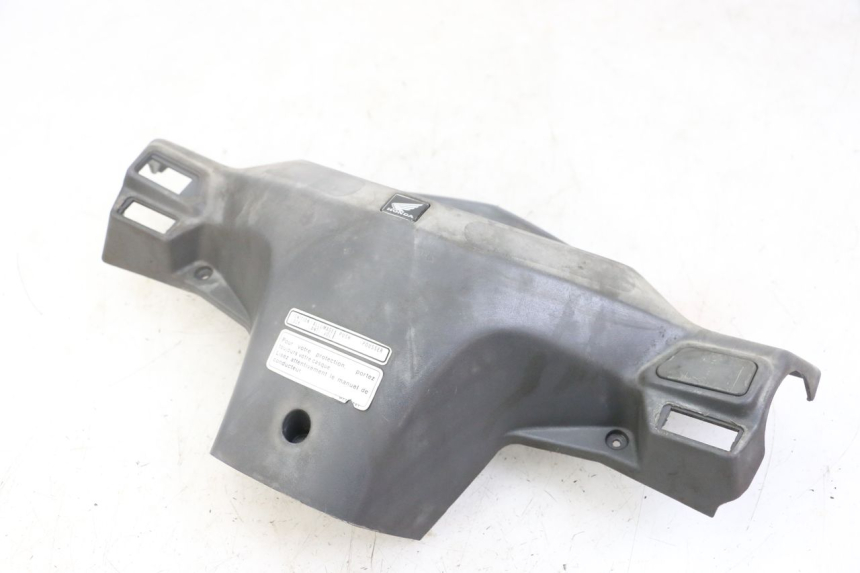 photo de REAR HANDLEBAR COVER HONDA SCV LEAD 100 (2003 - 2007)