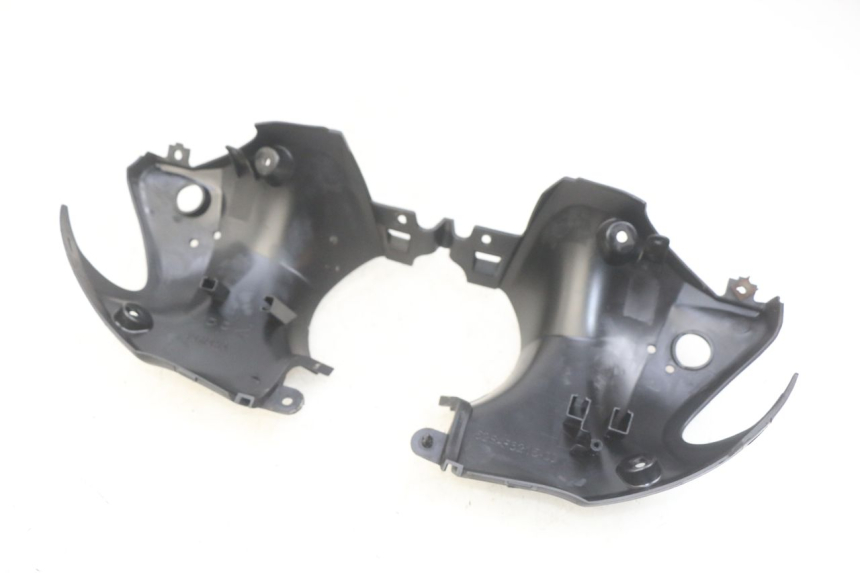 photo de REAR HANDLEBAR COVER YAMAHA HW XENTER 125 (2011 - 2017)