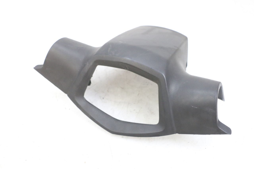 photo de REAR HANDLEBAR COVER PEUGEOT KISBEE 4T 50 (2010 - 2017) - Zoom on usage condition