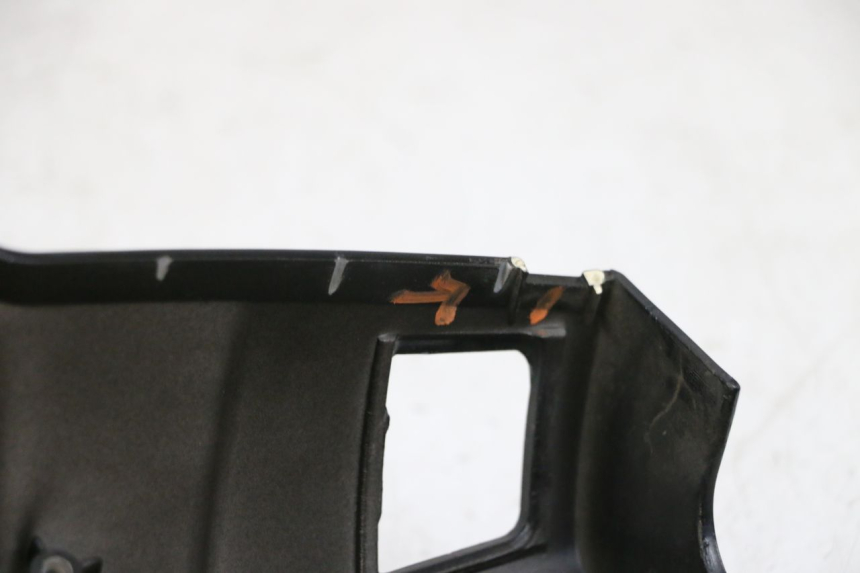 photo de HANDLE BAR REAR PANEL KYMCO LIKE 125 (2009 - 2016) - Zoom on usage condition