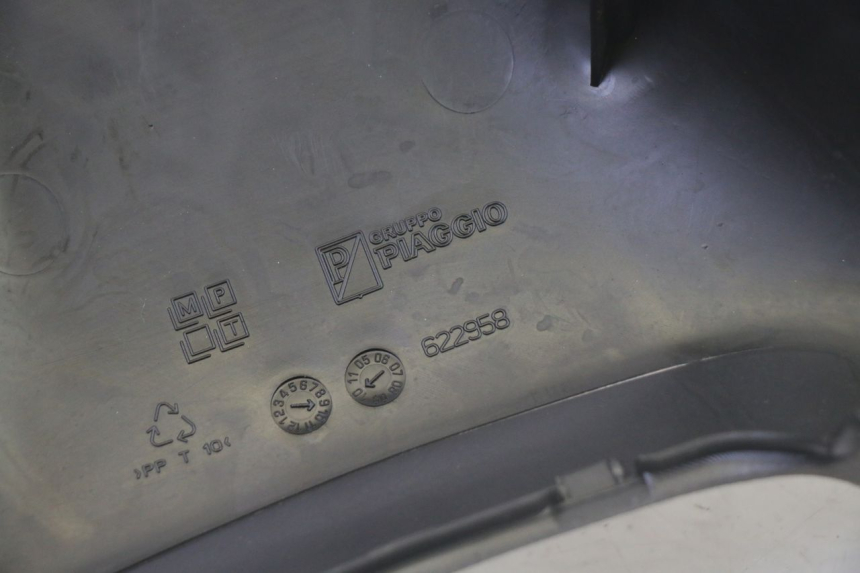 photo de REAR HANDLEBAR COVER PIAGGIO MP3 500 (2011 - 2015)