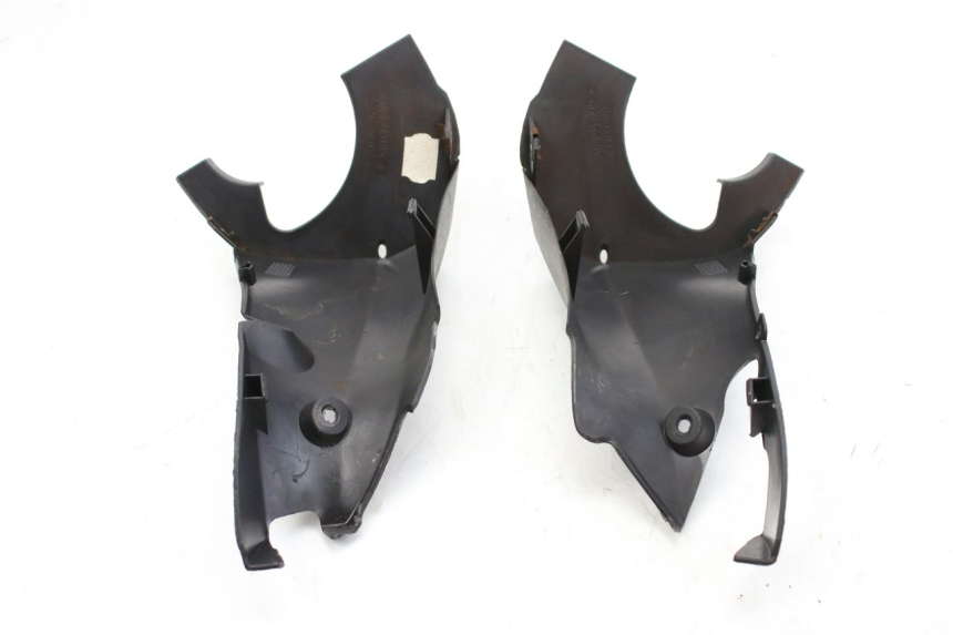 photo de REAR HANDLEBAR COVER SUZUKI UH BURGMAN 125 (2002 - 2006)