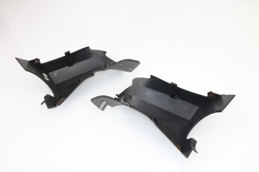 photo de REAR HANDLEBAR COVER SUZUKI UH BURGMAN 125 (2002 - 2006)