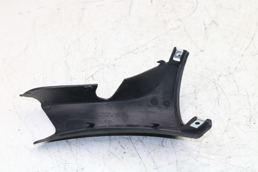 photo de REAR HANDLEBAR COVER SYM GTS EFI 125 (2012 - 2016)