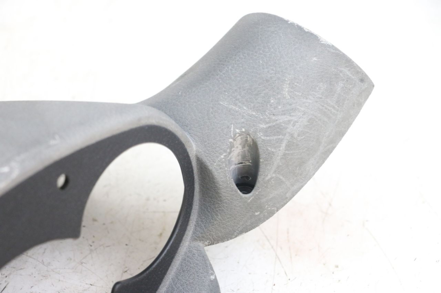 photo de REAR HANDLEBAR COVER YAMAHA YP MAJESTY 125 (2002 - 2006)