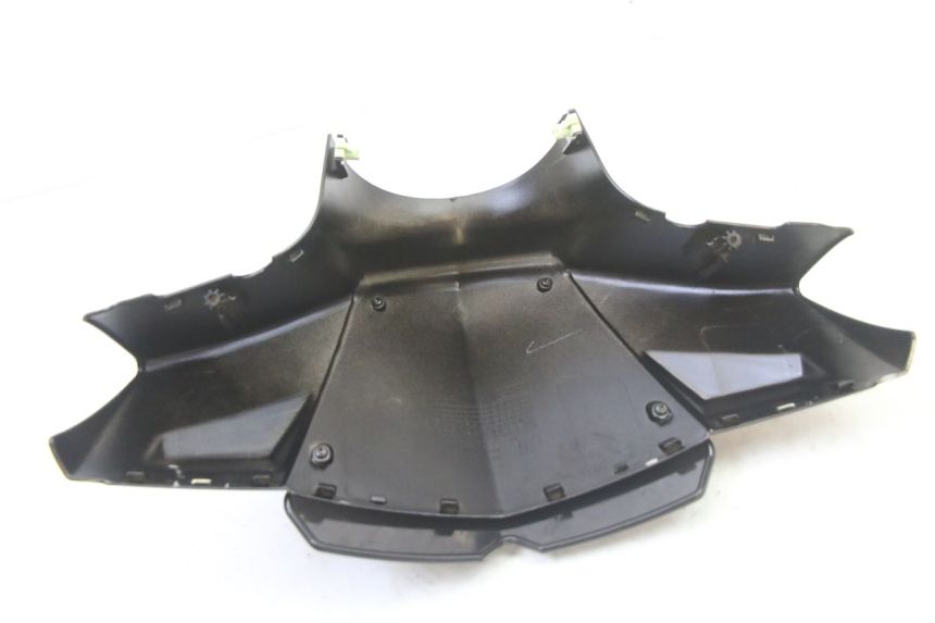 photo de HANDLEBAR COVER FRONT PEUGEOT KISBEE 2T 50 (2010 - 2017)