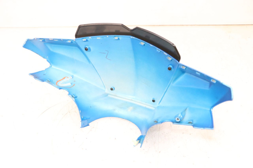 photo de HANDLEBAR COVER FRONT PEUGEOT KISBEE 4T 50 (2010 - 2017) - Focus on structure