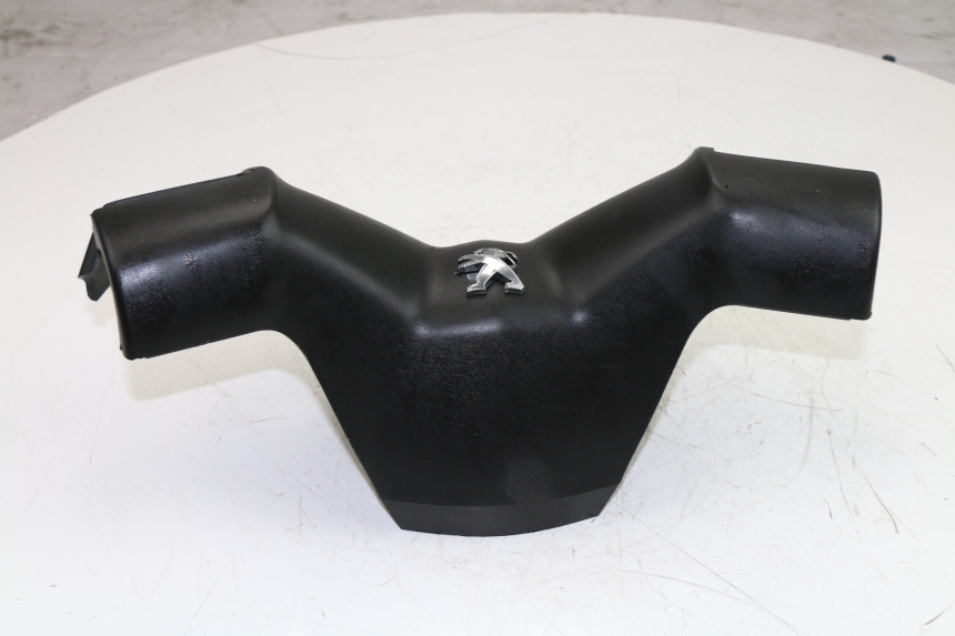 photo de HANDLEBAR COVER FRONT PEUGEOT CITYSTAR 125 (2011 - 2017)