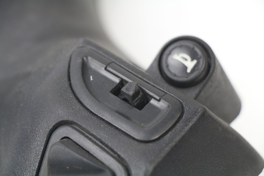 photo de HANDLEBAR SWITCH COVER PIAGGIO ZIP 4T 50 (2018 - 2020)