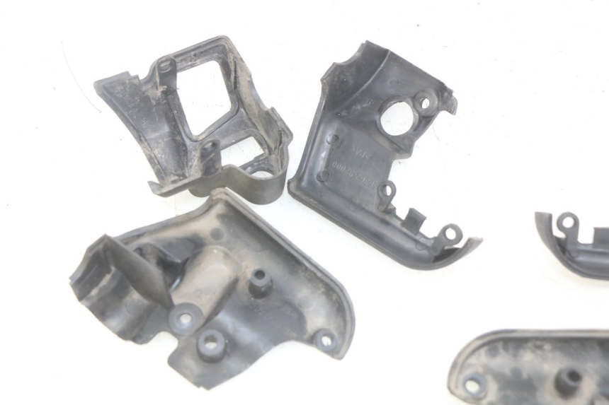 photo de HANDLEBAR COVER APRILIA SCARABEO LIGHT 125 (2007 - 2011)