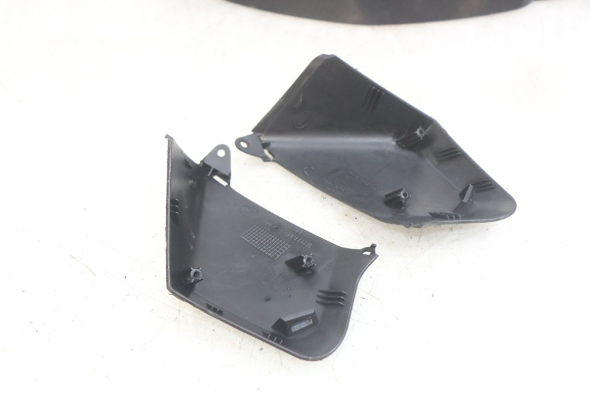 photo de HANDLEBAR COVER YAMAHA X-MAX XMAX 250 (2006 - 2009)