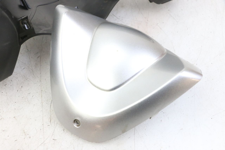 photo de HANDLEBAR COVER PIAGGIO XEVO - X EVO 125 (2007 - 2016) - Technical close-up