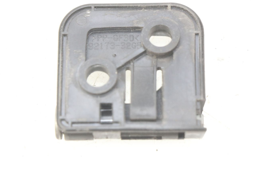 photo de LUGGAGE HOOK SUZUKI SIXTEEN 125 (2008 - 2010)