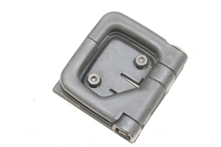 photo de BAG HOOK PEUGEOT VIVACITY 100 (1999 - 2008) - Zoom on usage condition