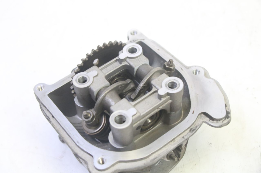 photo de CYLINDER HEAD KYMCO AGILITY 16+ 4T 50 (2018 - 2023) - Alternative perspective