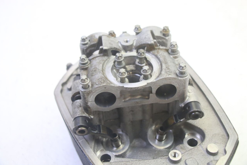 photo de REAR CYLINDER HEAD BMW R RT ABS 1200 (2010 - 2014) - Distinctive features