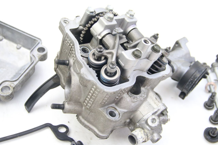 photo de CYLINDER HEAD SUZUKI BURGMAN 125 (2007 - 2014)