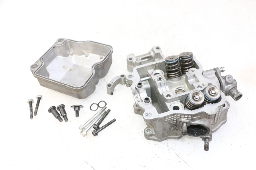 photo de CYLINDER HEAD SUZUKI BURGMAN 125 (2007 - 2014)