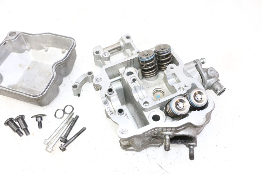 photo de CYLINDER HEAD SUZUKI BURGMAN 125 (2007 - 2014)