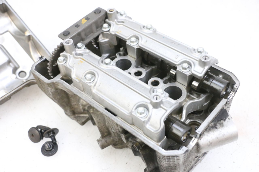 photo de CYLINDER HEAD SUZUKI BURGMAN 650 (2013 - 2020)