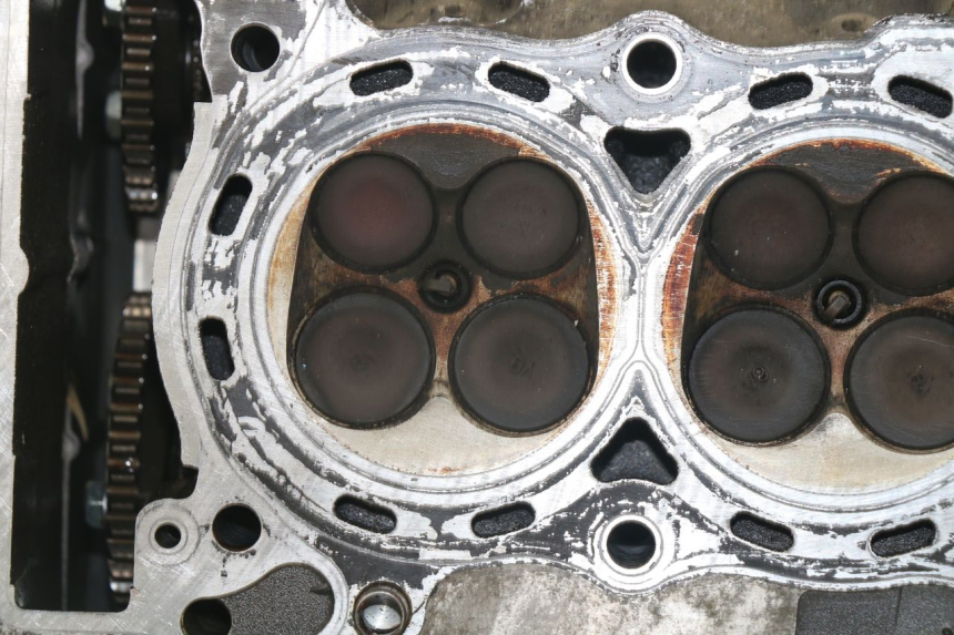 photo de CYLINDER HEAD HONDA CBF N 600 (2004 - 2007)