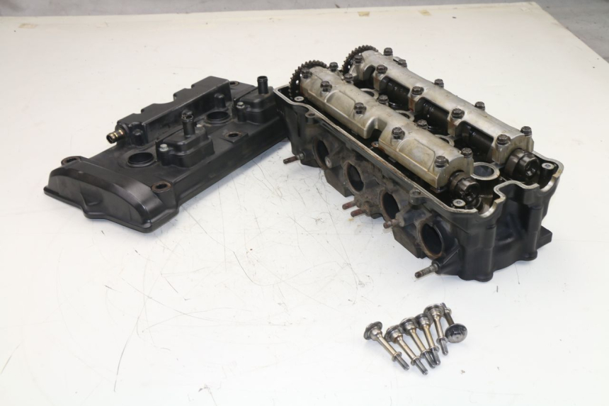 photo de CYLINDER HEAD HONDA CBF N 600 (2004 - 2007)